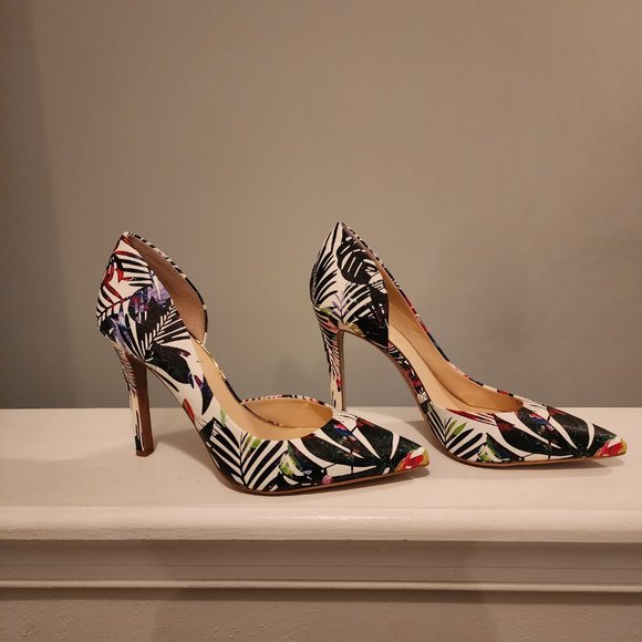 Gently used shoes - Picture 6 of 6